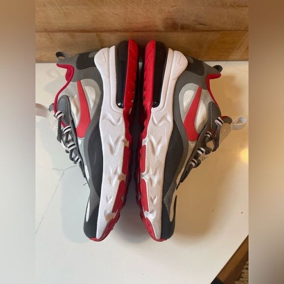 Nike Air Max 270 React Red Black White Sz 6Y - Picture 4 of 6